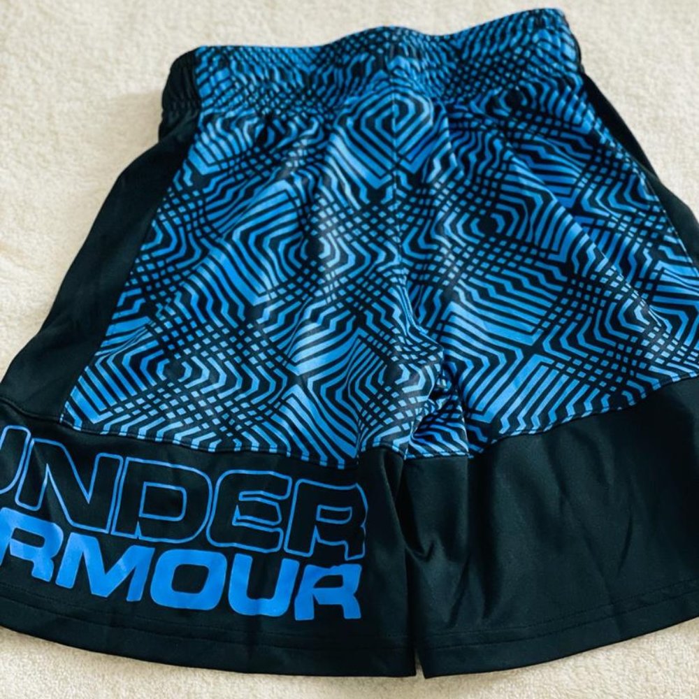 UA TRAIN SHORTS BOYS SIZE YXS